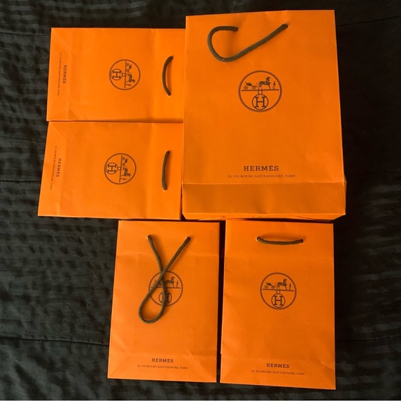 Lot of Hermés shopping bags. 2 sizes. - Picture 1 of 5